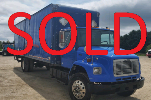 2002 FREIGHTLINER STRAIGHT TRUCK 30′ BOX AND TAILGATE