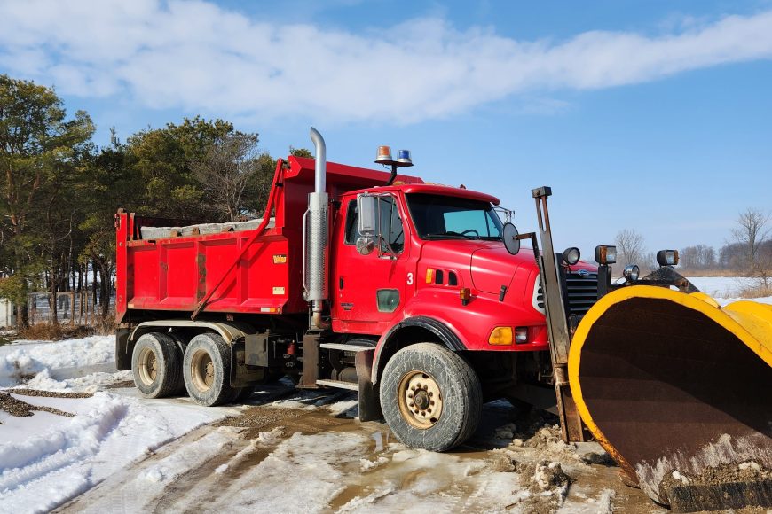 2007 STERLING LT8500 TANDEM AXLE DUMP TRUCK WITH SNOW PLOW $24,500