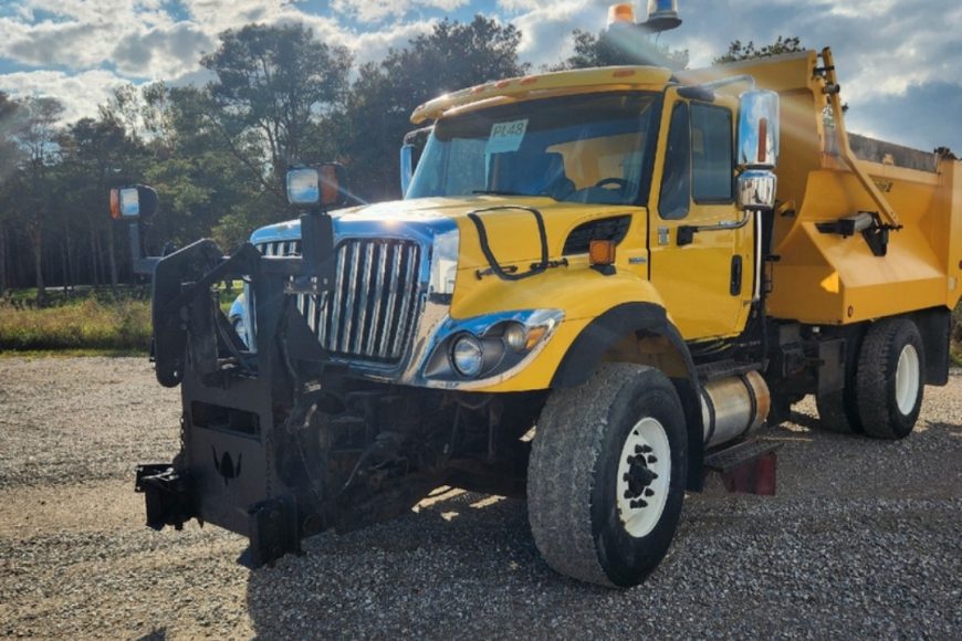 2008 INTERNATIONAL 7400 SINGLE AXLE DUMP TRUCK WITH SNOW PLOW AND SANDER $26,000