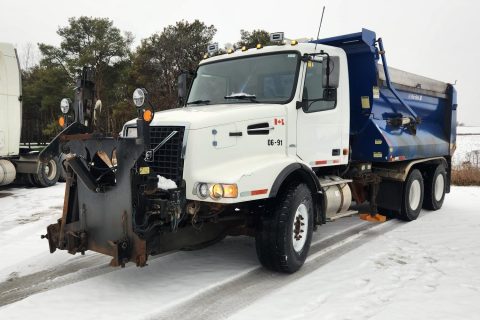2007 VOLVO VHD TANDEM AXLE DUMP TRUCK WITH SNOW PLOW AND SANDER $35,000